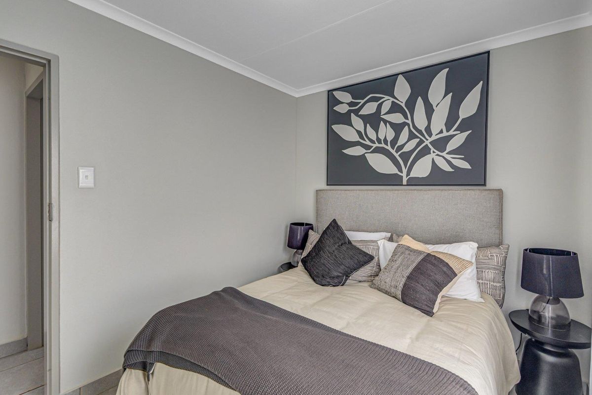 Brand-new Spacious 3 bedrooms house for sell in Protea Glen Security Estate! - Photo 5