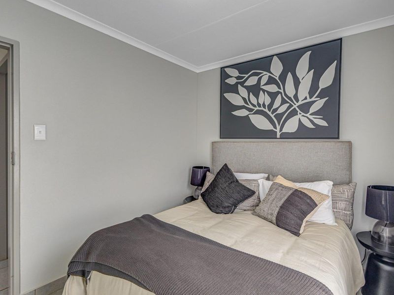 Brand-new Spacious 3 bedrooms house for sell in Protea Glen Security Estate! - Photo 5