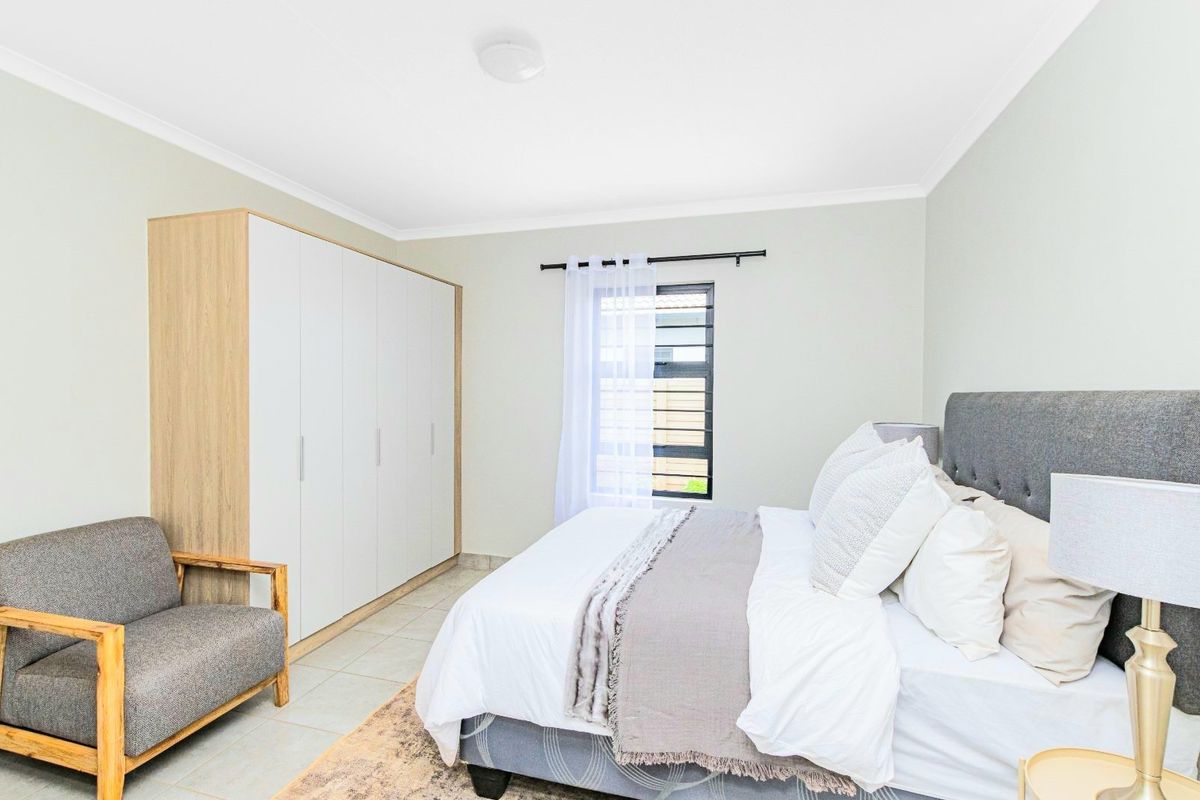 Beautiful 2 bedrooms house for sell in Protea Glen Security Estate! - Photo 4