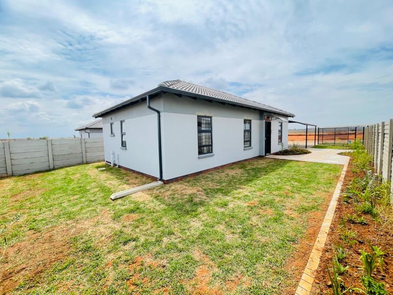 Beautiful 2 bedrooms house for sell in Protea Glen Security Estate! - Photo 9