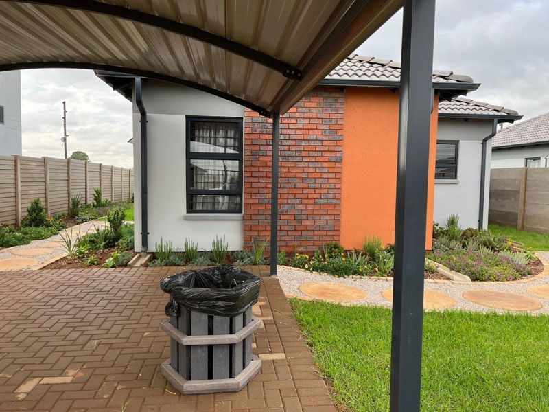 Beautiful 2 bedrooms house for sell in Protea Glen Security Estate! - Photo 7
