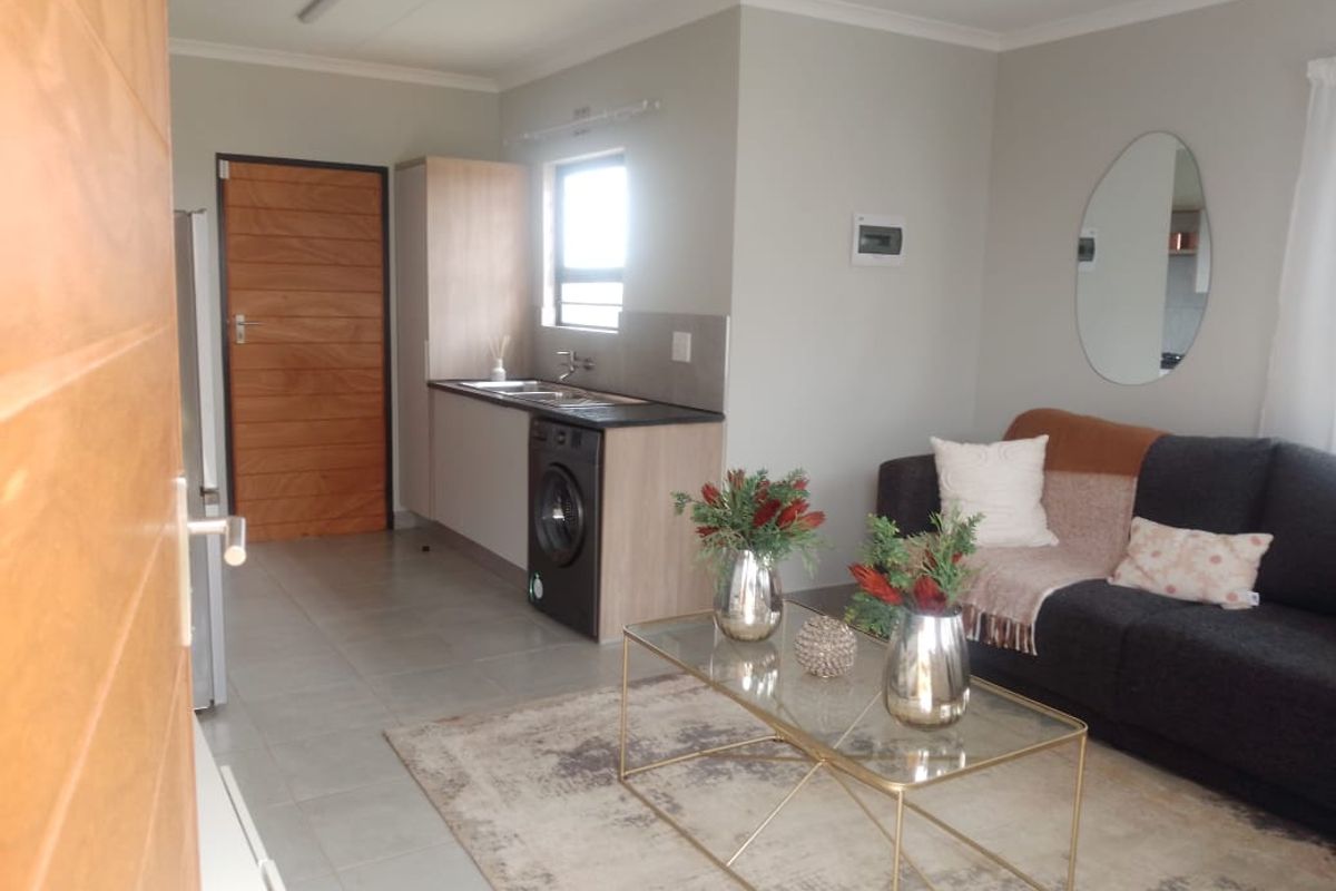 Beautiful 2 bedrooms house for sell in Protea Glen Security Estate! - Photo 2