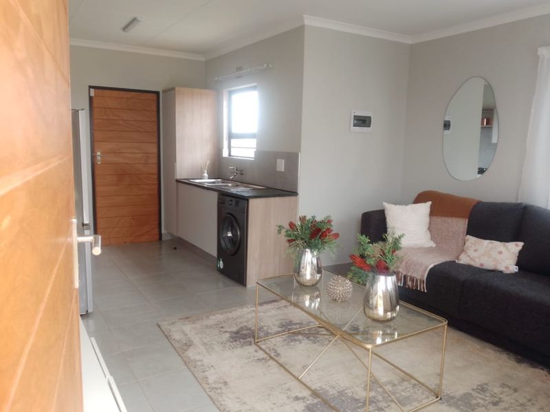 Beautiful 2 bedrooms house for sell in Protea Glen Security Estate! - Photo 2