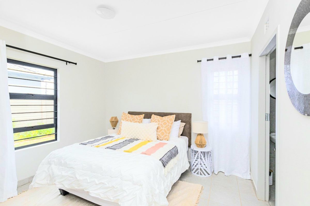 Beautiful 2 bedrooms house for sell in Protea Glen Security Estate! - Photo 5