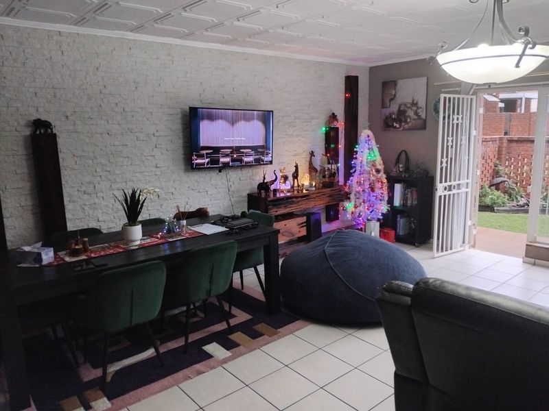 Beautiful 3-Bedroom Ground Floor Duplex in Primrose - Photo 3