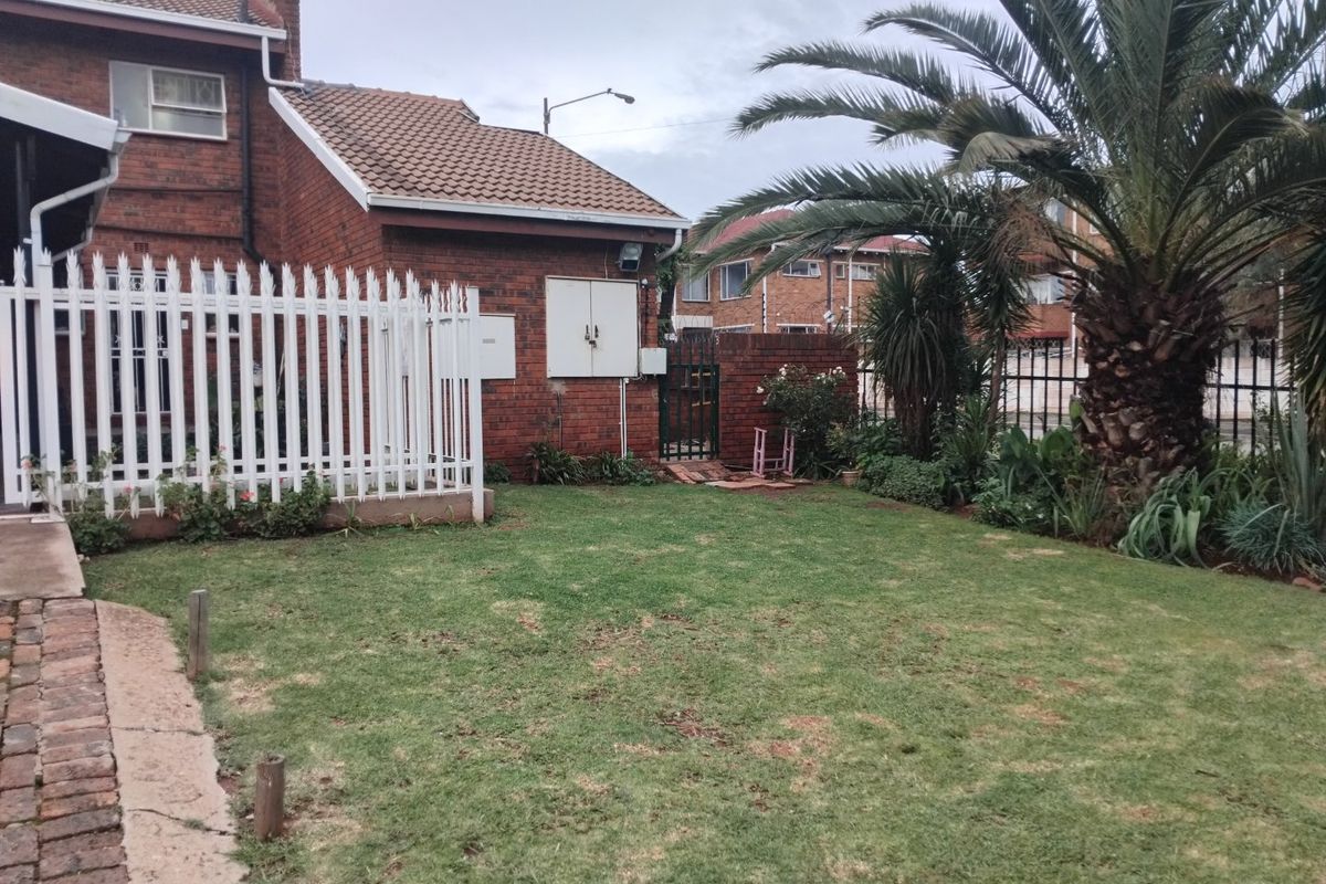 Beautiful 3-Bedroom Ground Floor Duplex in Primrose - Photo 5