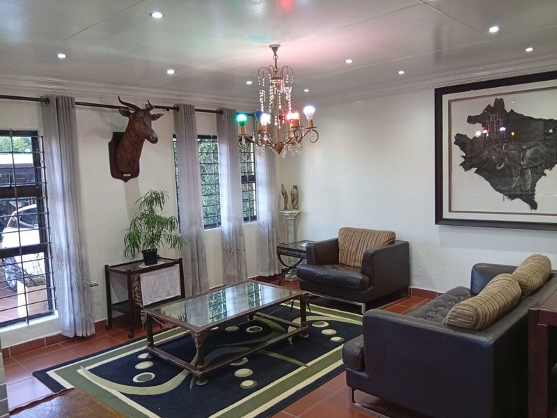 Exceptional Investment Property with Two Income-Generating Cottages in Orange Grove - Photo 5