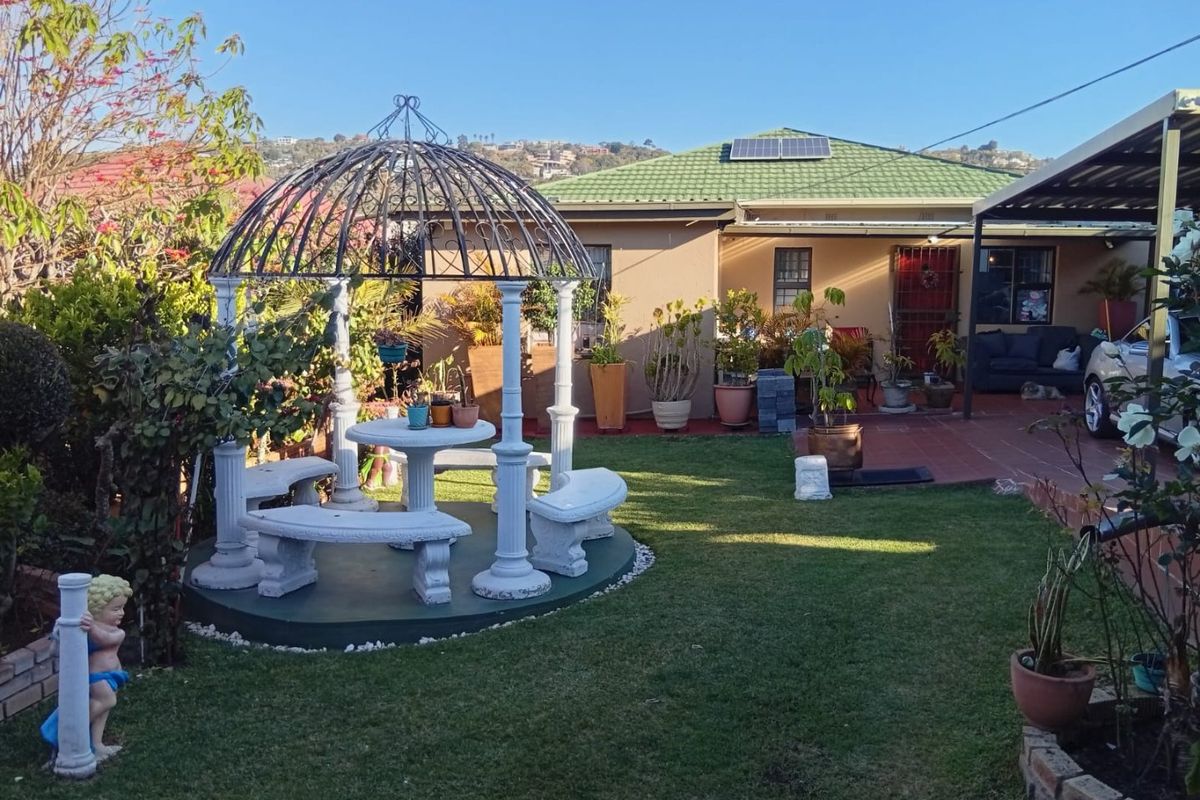 Exceptional Investment Property with Two Income-Generating Cottages in Orange Grove - Photo 2