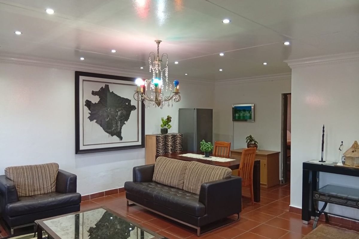 Exceptional Investment Property with Two Income-Generating Cottages in Orange Grove - Photo 3