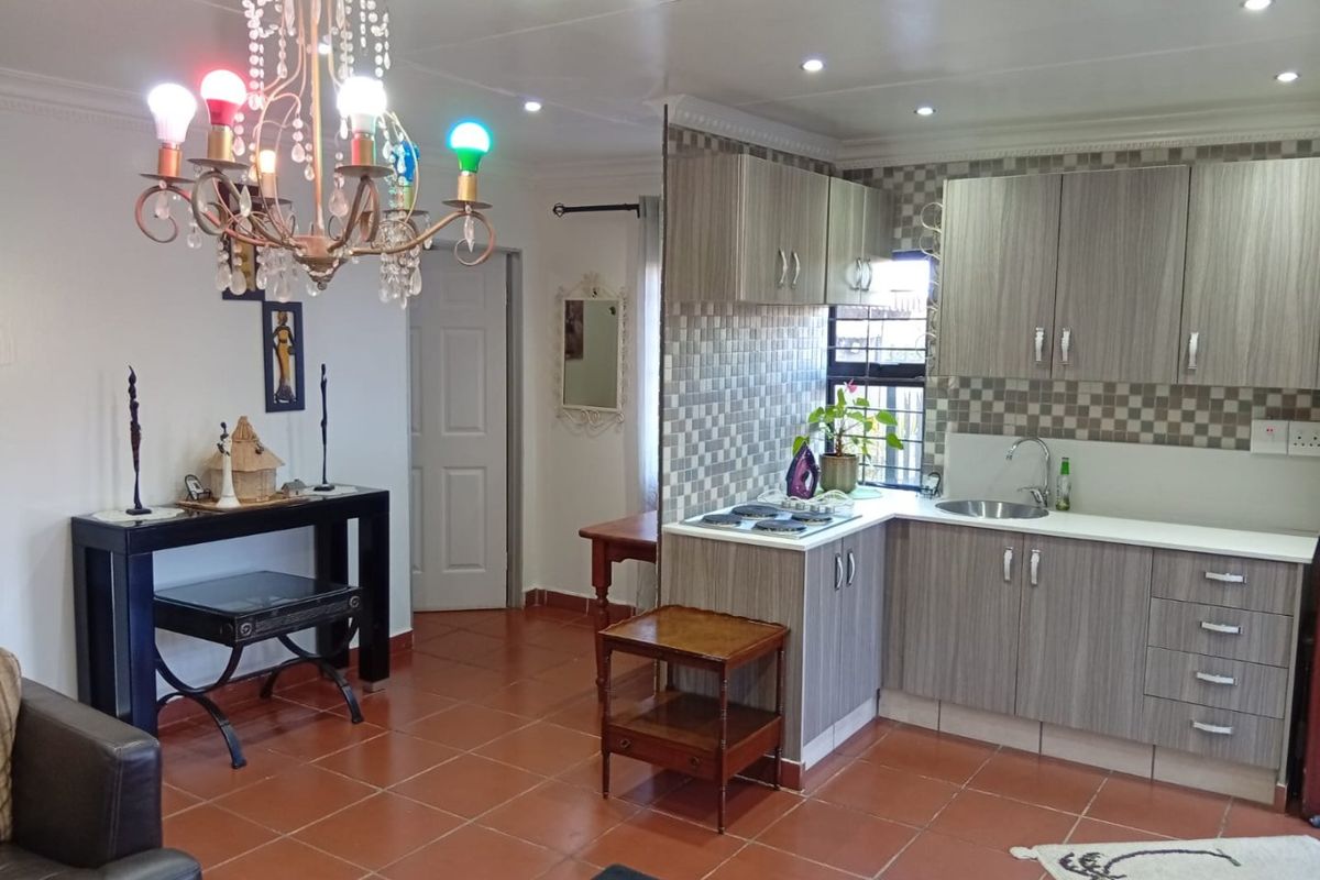 Exceptional Investment Property with Two Income-Generating Cottages in Orange Grove - Photo 4