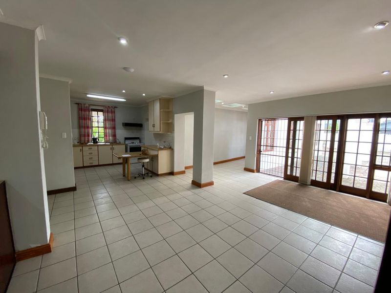 Versatile Medical or Professional Opportunity. - Photo 5