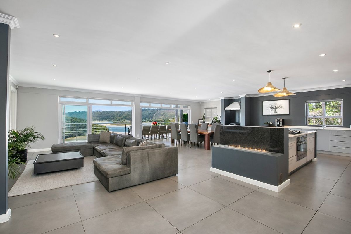 Lagoon-Front Luxury Living in Kingfisher Creek — Panoramic Views, Contemporary Design - Photo 3