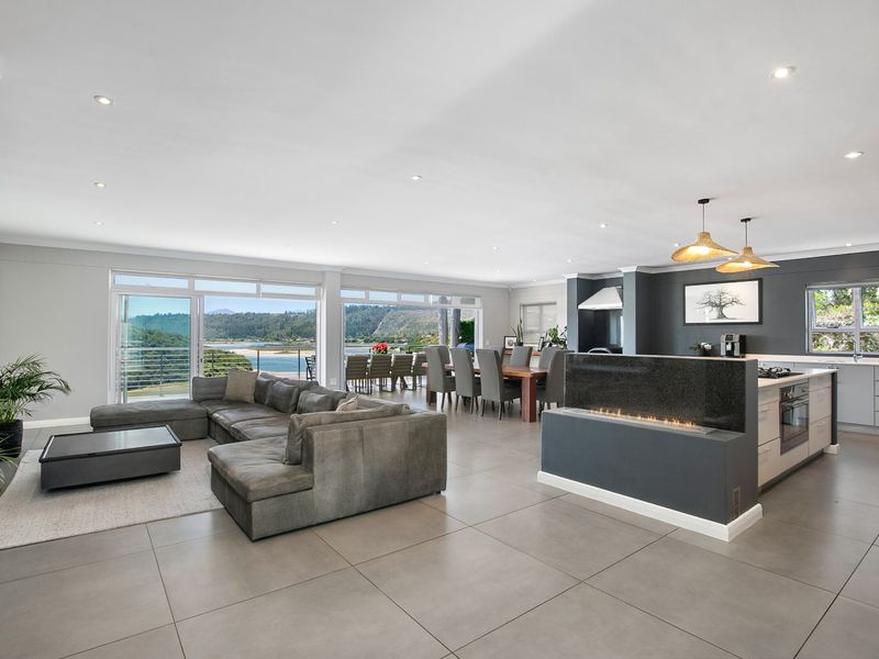 Lagoon-Front Luxury Living in Kingfisher Creek — Panoramic Views, Contemporary Design - Photo 3