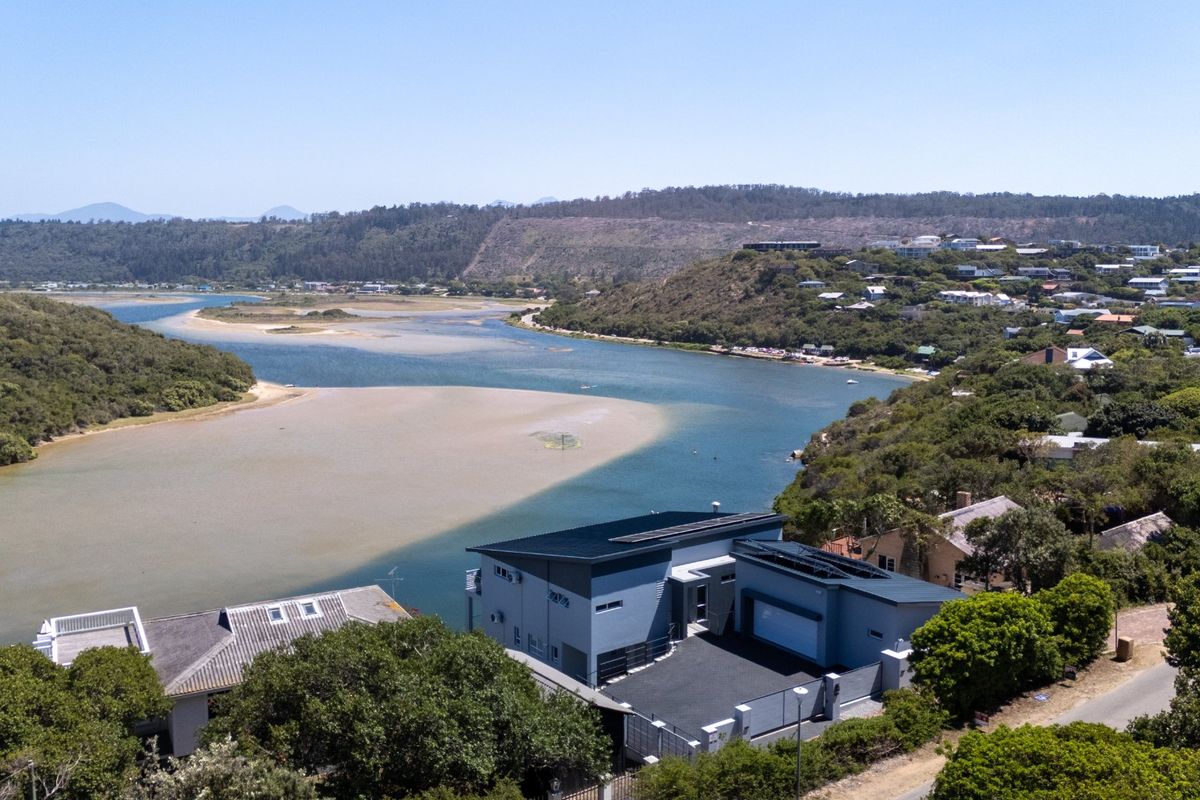 Lagoon-Front Luxury Living in Kingfisher Creek — Panoramic Views, Contemporary Design - Photo 2