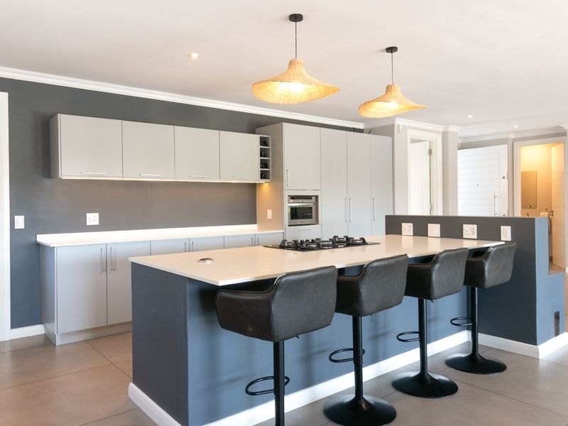 Lagoon-Front Luxury Living in Kingfisher Creek — Panoramic Views, Contemporary Design - Photo 5