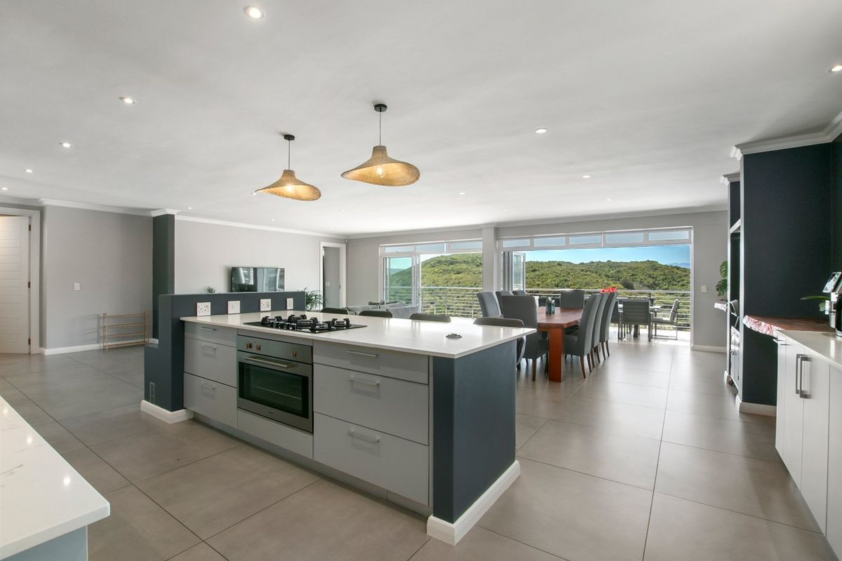 Lagoon-Front Luxury Living in Kingfisher Creek — Panoramic Views, Contemporary Design - Photo 4