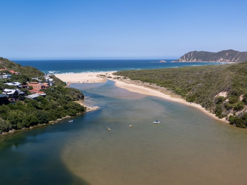 Lagoon-Front Luxury Living in Kingfisher Creek — Panoramic Views, Contemporary Design - Photo 10