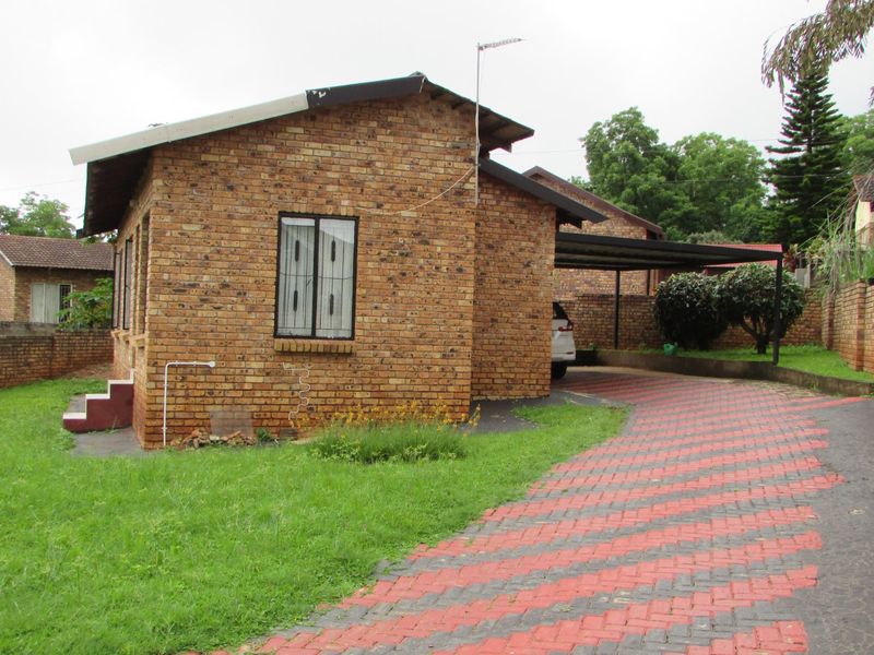 Neat 3 bedroom home in good area - Photo 3