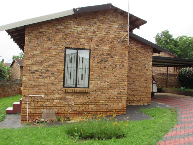 Neat 3 bedroom home in good area - Photo 4