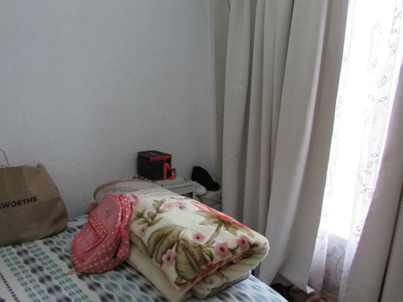 Neat 3 bedroom home in good area - Photo 7