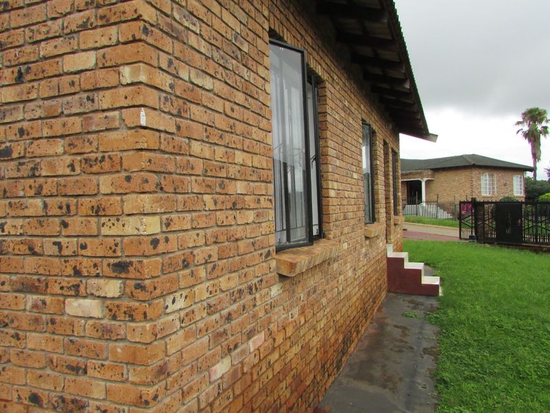 Neat 3 bedroom home in good area - Photo 5