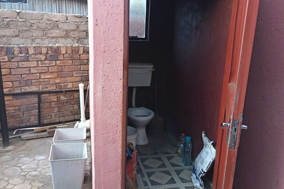 2 bedroom and 1 outside extra room  - Photo 3