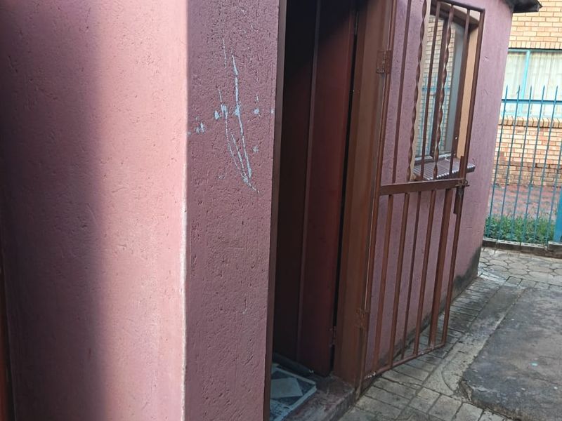 2 bedroom and 1 outside extra room  - Photo 5