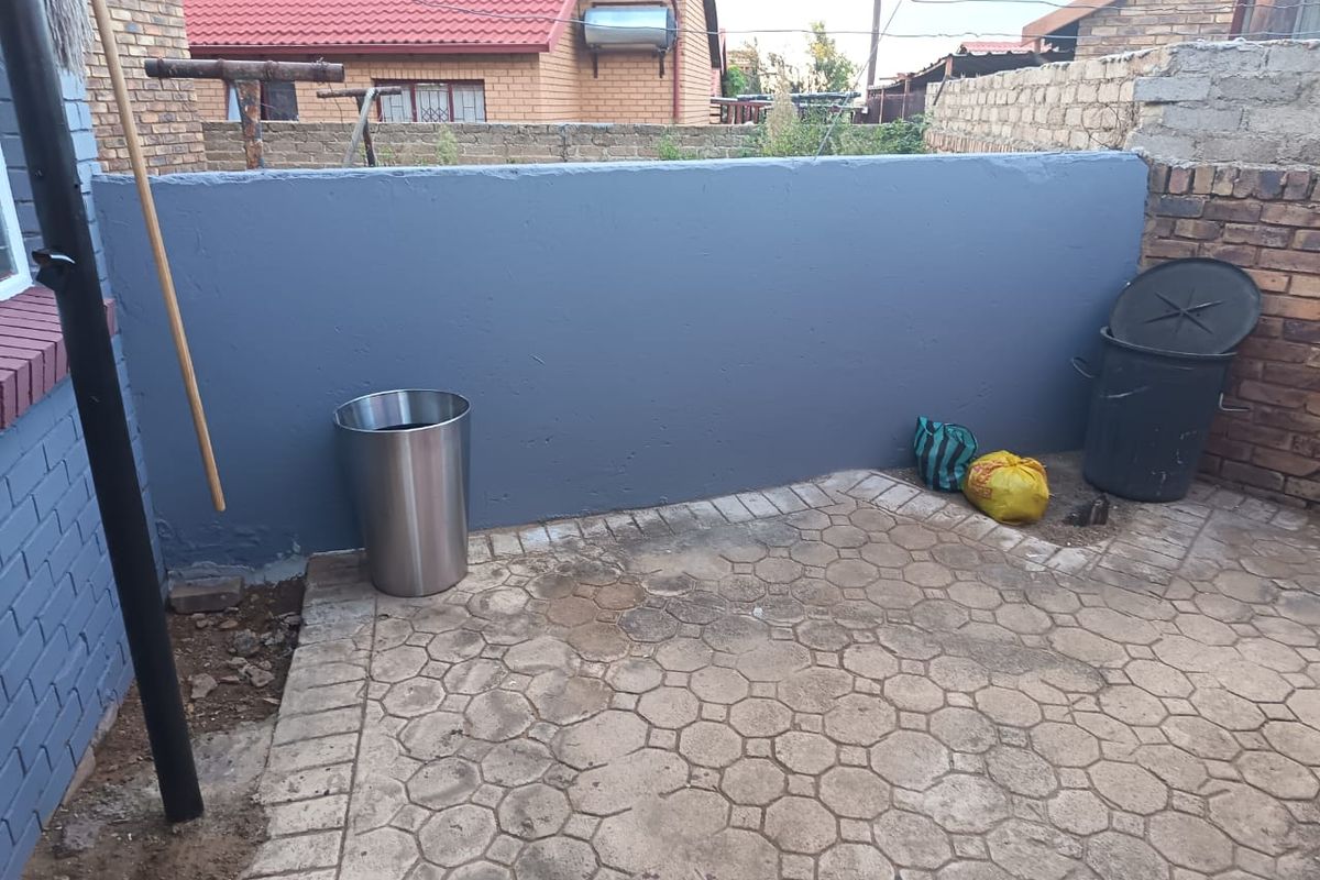 2 bedroom and 1 outside extra room  - Photo 2