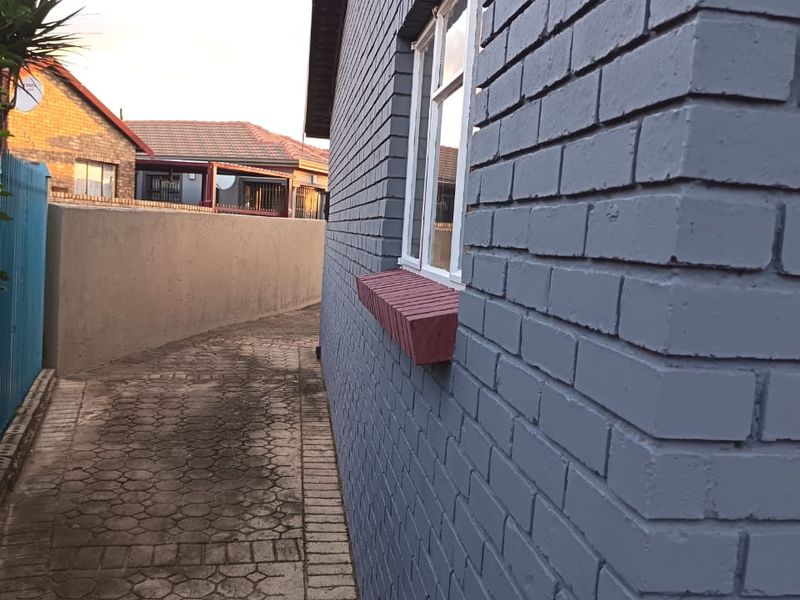 2 bedroom and 1 outside extra room  - Photo 10