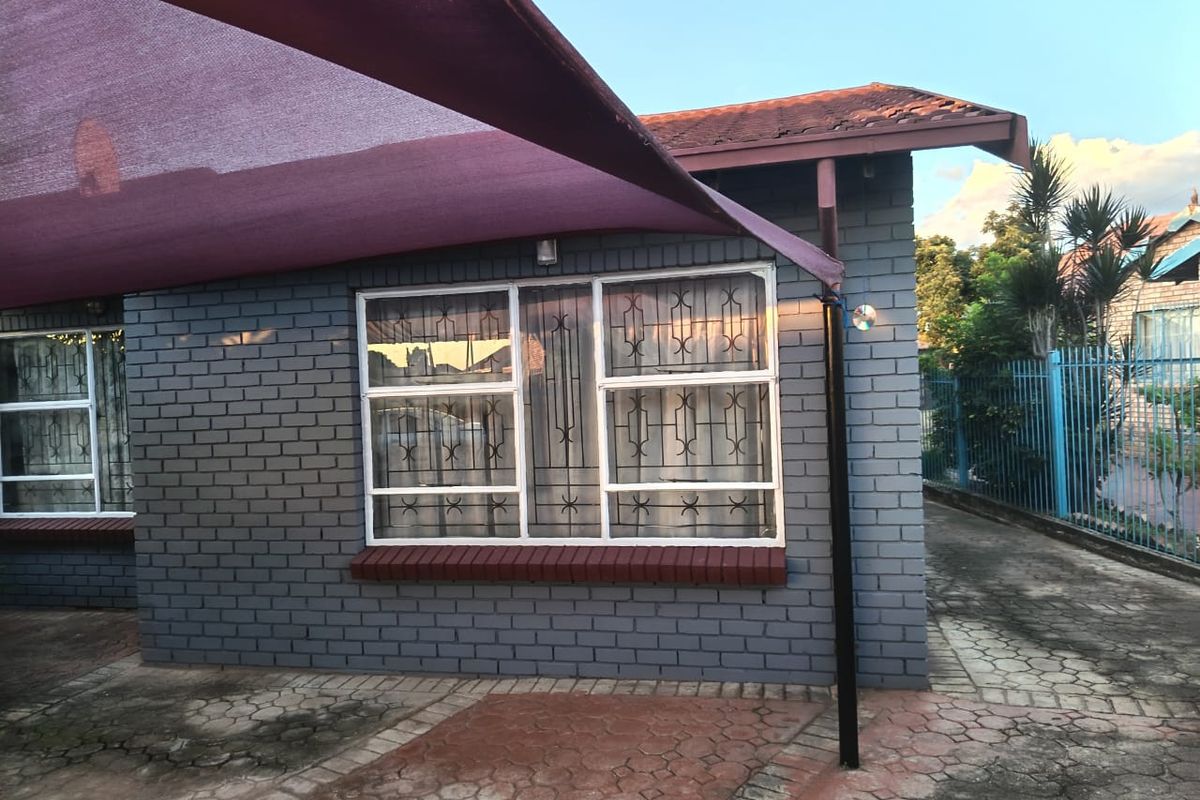 2 bedroom and 1 outside extra room  - Photo 3