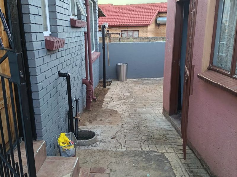 2 bedroom and 1 outside extra room  - Photo 7