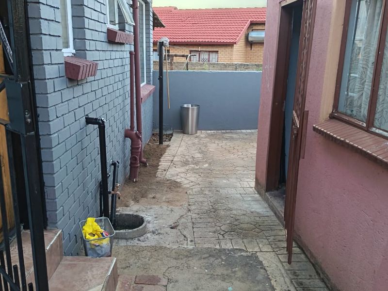 2 bedroom and 1 outside extra room  - Photo 6