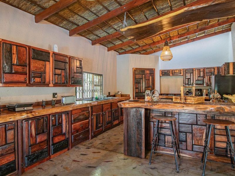 Country charm meets poolside living - Photo 9