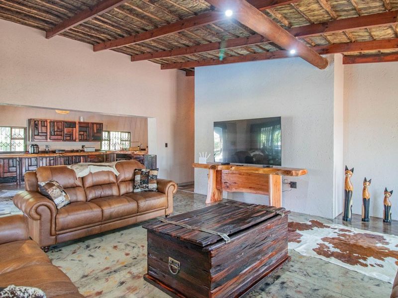 Country charm meets poolside living - Photo 7