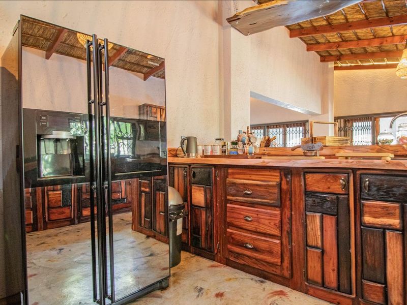 Country charm meets poolside living - Photo 8