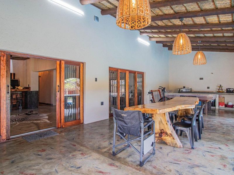 Country charm meets poolside living - Photo 5