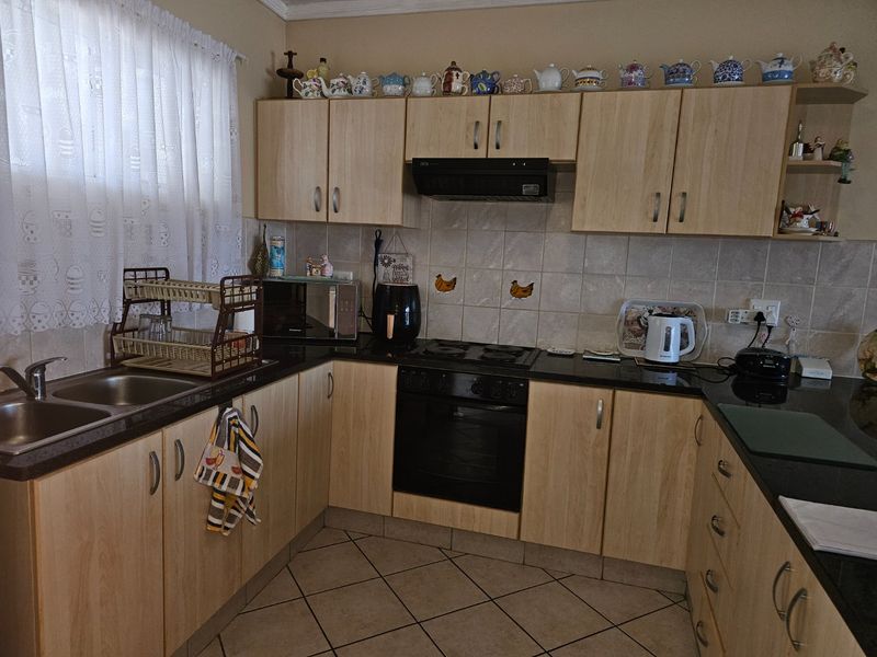 Wake up to calm mornings and coastal air! - Photo 3