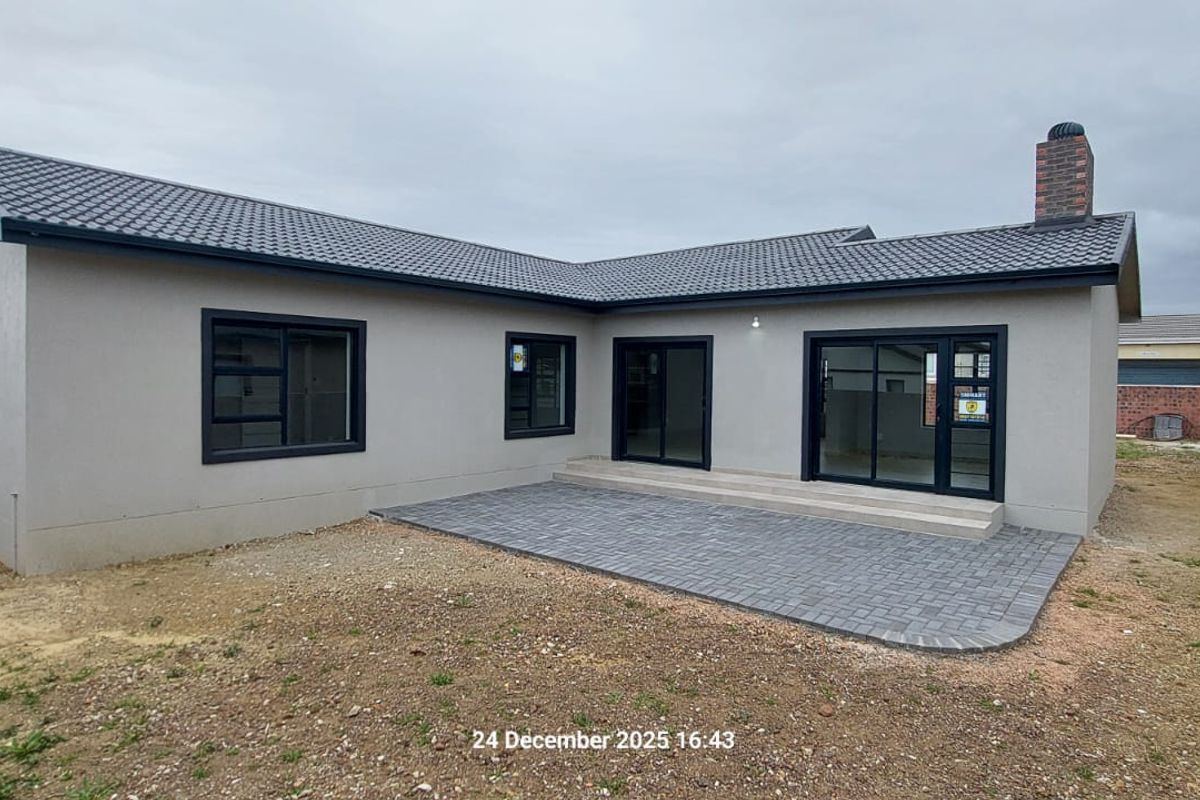 3 Bedroom Modern Family Home in Fast-Growing Fountains Estate - Photo 3