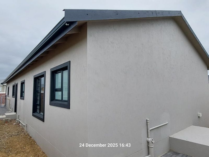 3 Bedroom Modern Family Home in Fast-Growing Fountains Estate - Photo 4