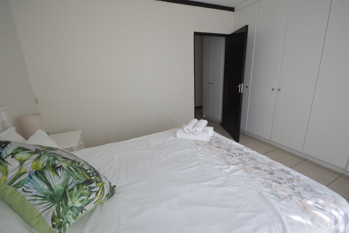 2 Bedroom ground floor unit in a secure complex - Photo 5