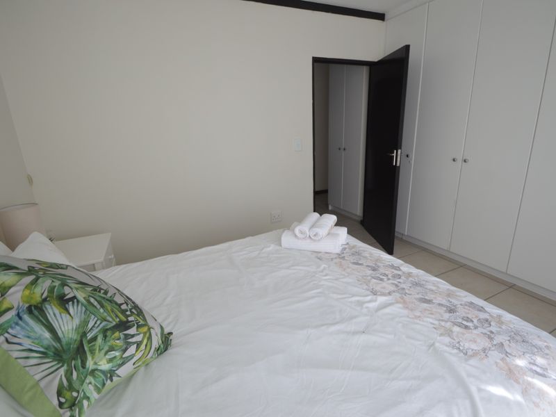2 Bedroom ground floor unit in a secure complex - Photo 5