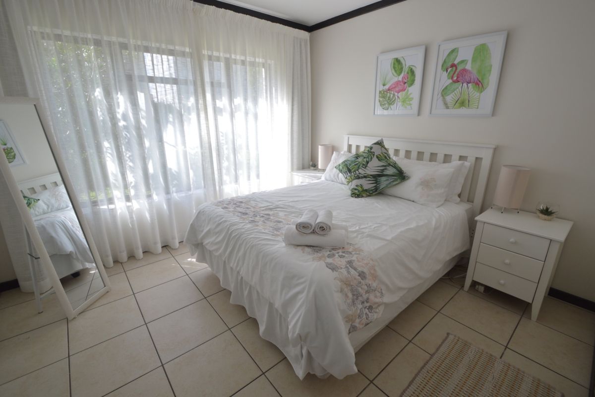 2 Bedroom ground floor unit in a secure complex - Photo 4