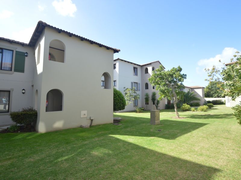 2 Bedroom ground floor unit in a secure complex - Photo 10