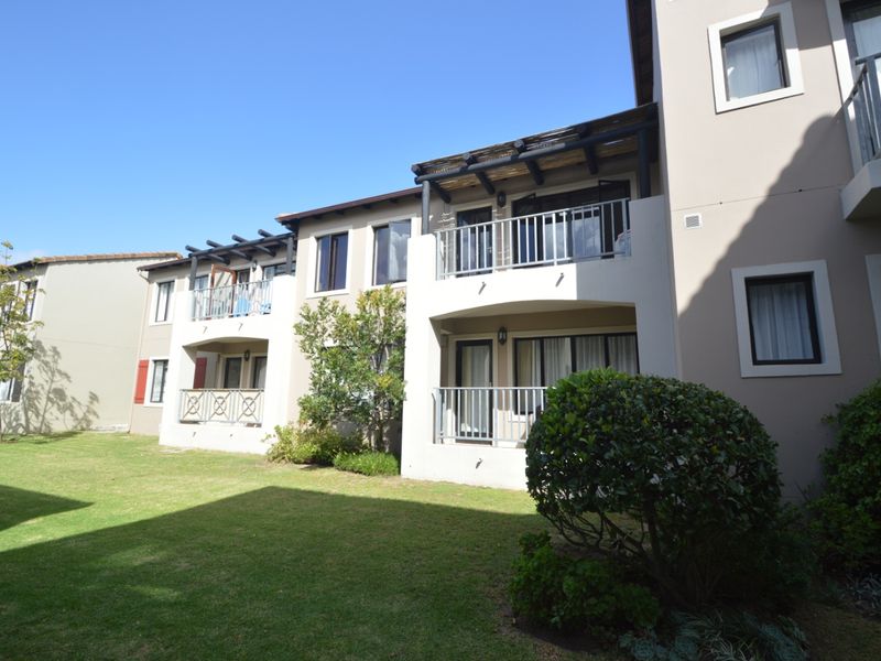 2 Bedroom ground floor unit in a secure complex - Photo 9