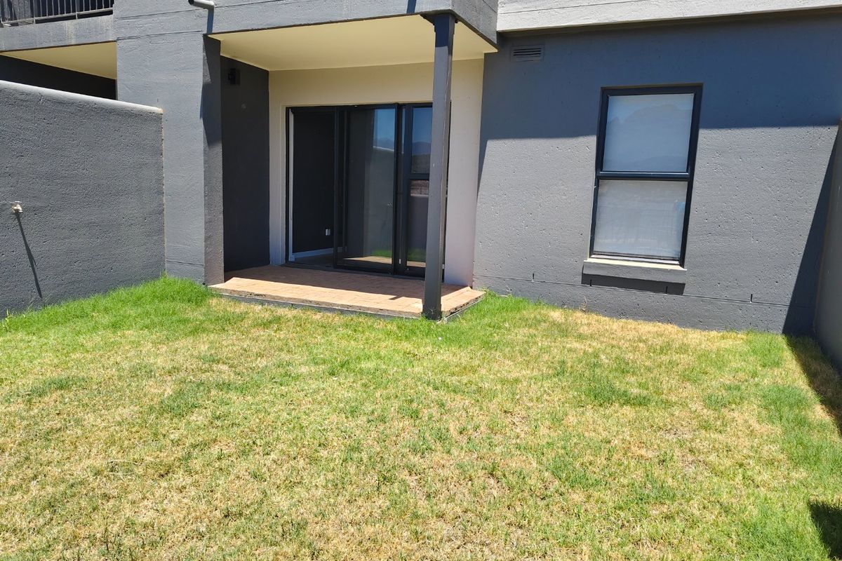 Stylish two bedroom ground floor apartment with garden and views over the Stellenbosch mountains - Photo 5