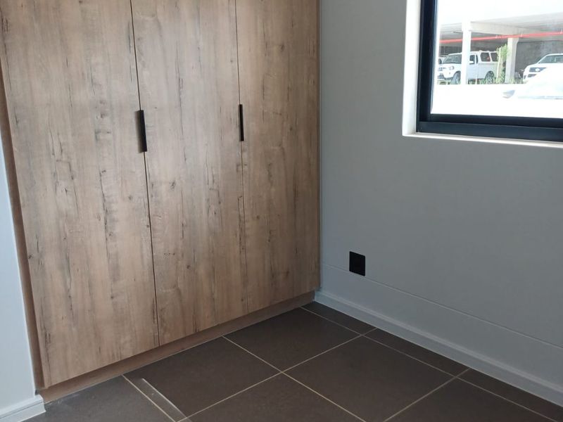 Stylish two bedroom ground floor apartment with garden and views over the Stellenbosch mountains - Photo 10