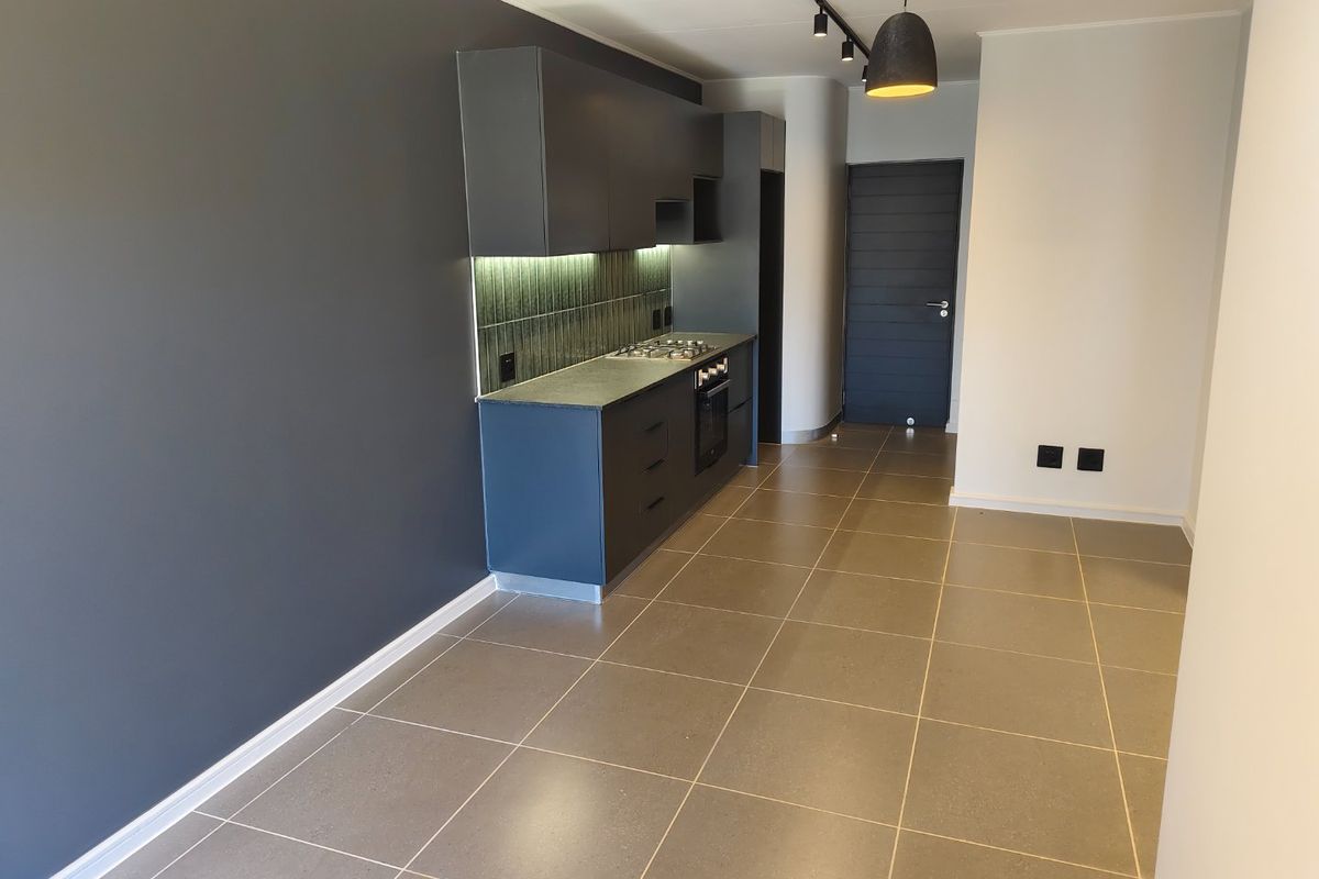 Stylish two bedroom ground floor apartment with garden and views over the Stellenbosch mountains - Photo 4