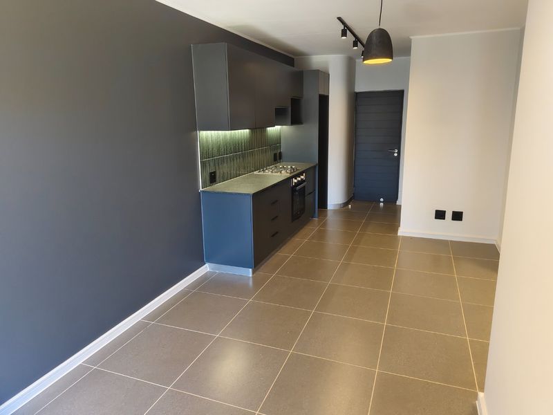 Stylish two bedroom ground floor apartment with garden and views over the Stellenbosch mountains - Photo 4