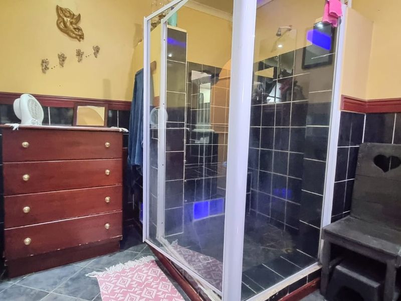 Exquisite 4-Bedroom Home with Endless Amenities and Breathtaking Gardens. - Photo 8