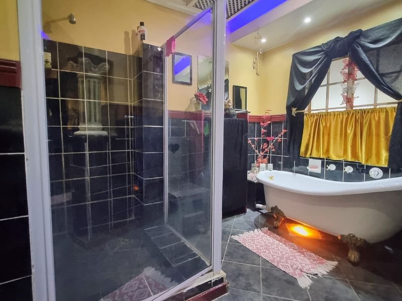 Exquisite 4-Bedroom Home with Endless Amenities and Breathtaking Gardens. - Photo 7